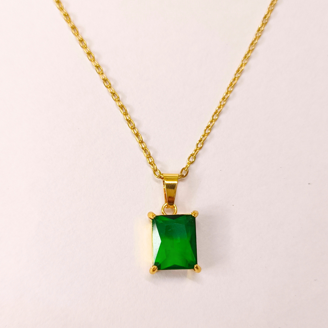 18k Gold-Plated Royal Pitarah Emerald Pendant Necklace (Free Size)