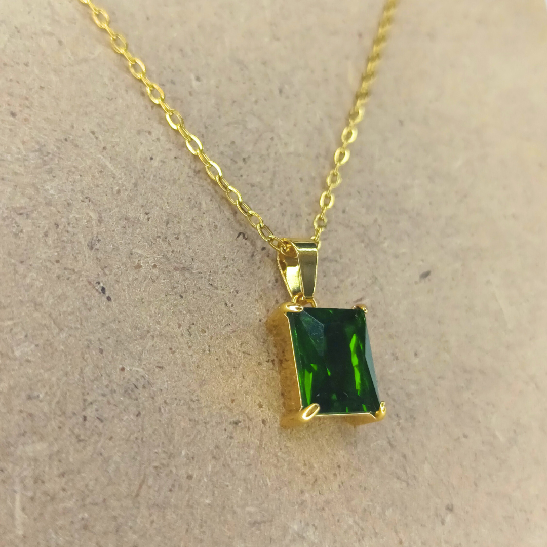 18k Gold-Plated Royal Pitarah Emerald Pendant Necklace (Free Size)