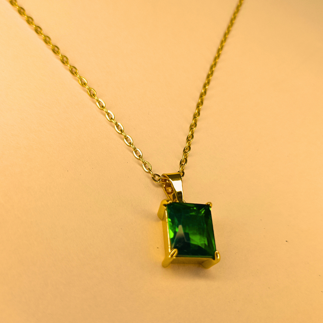 18k Gold-Plated Royal Pitarah Emerald Pendant Necklace (Free Size)