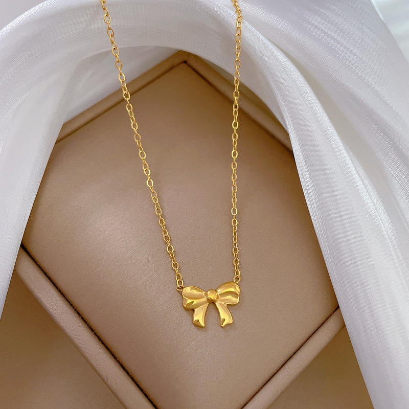 Minimalist Bow Necklace – 18K Gold Plated