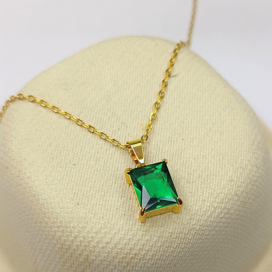 18k Gold-Plated Royal Pitarah Emerald Pendant Necklace (Free Size)