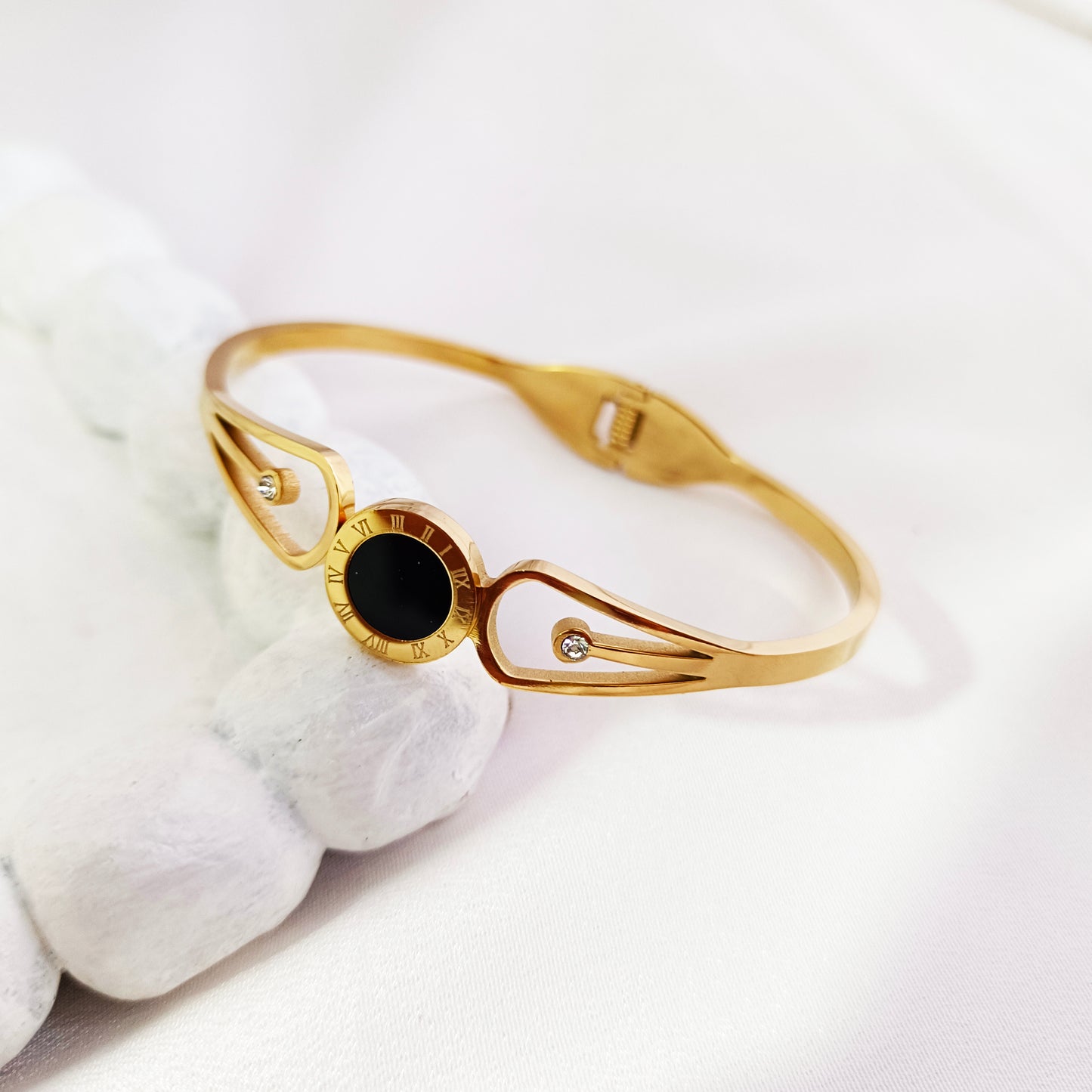 18K Gold-Plated Roman Numerals Anti-Tarnish Geometric Bracelet