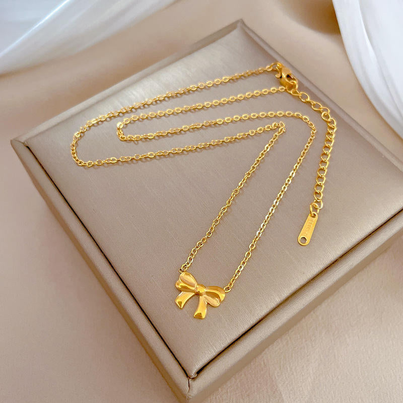 Minimalist Bow Necklace – 18K Gold Plated